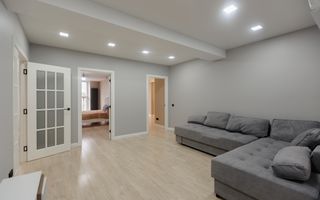 Vânzare, apartament, 3 camere, str. Alexandru Cel Bun, Ialoveni - Poză 1