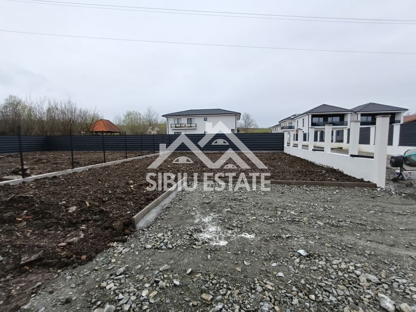 Casa tip duplex  5 camere, teren 400 mp, Selimbar acces usor - Poză 23