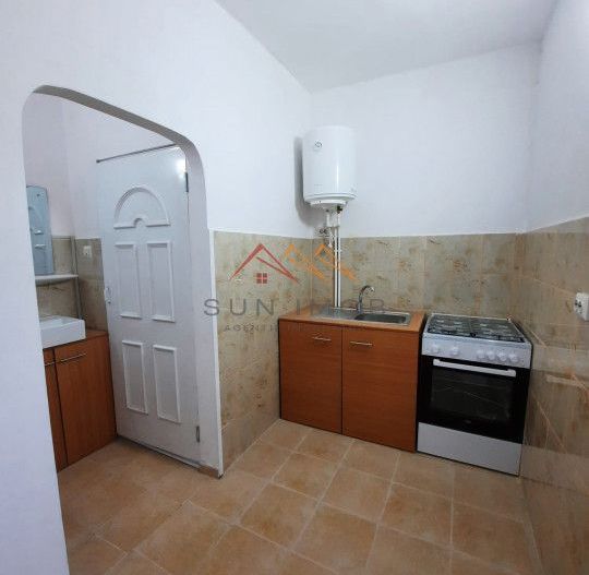 Garsoniera, zona centrala, 40 mp, recent renovata, Campina, Prahova - Poză 1