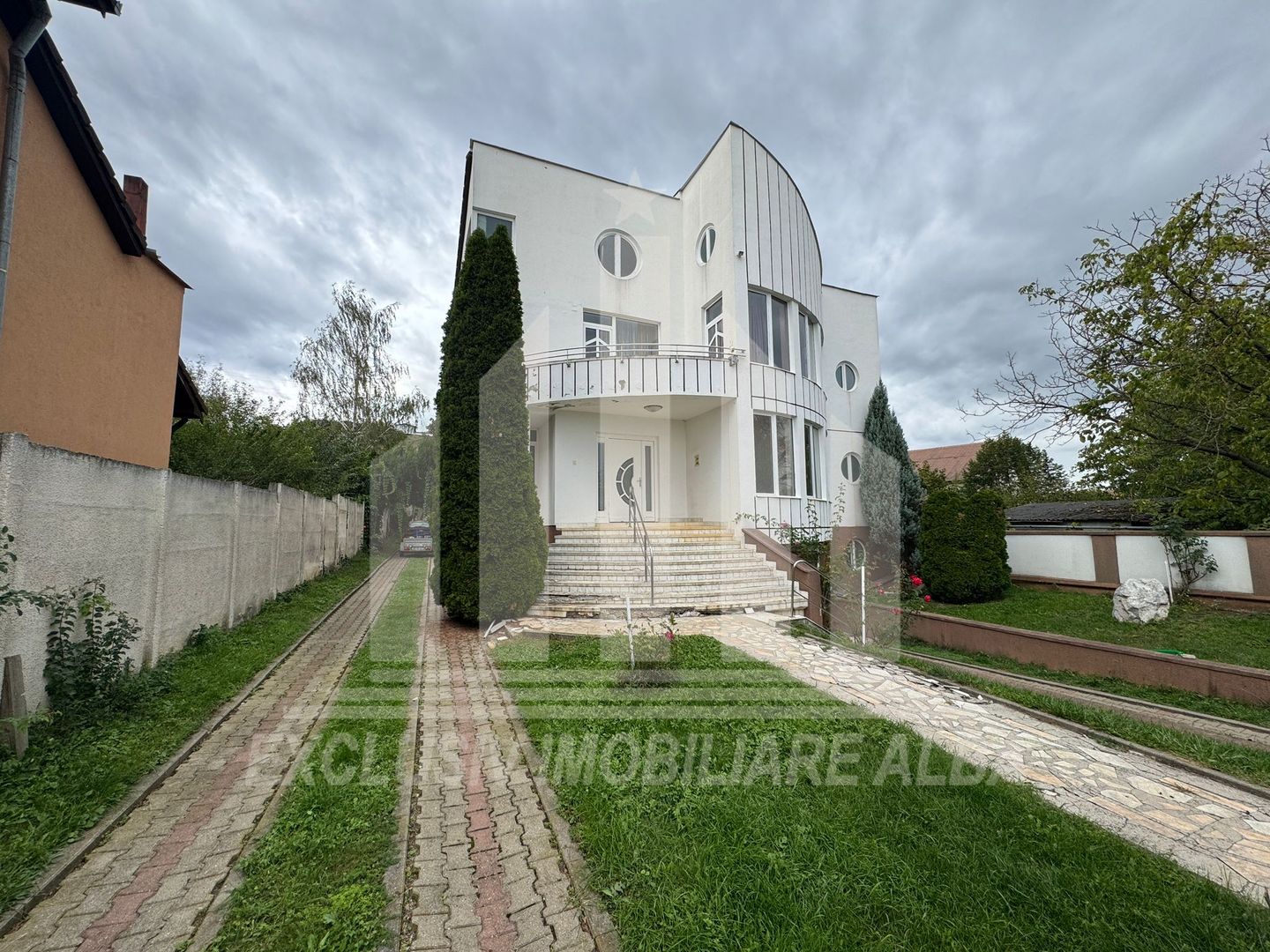 Casa individuala | Pensiune | 380 mp | 1377 mp teren | Cetate - Poză 2