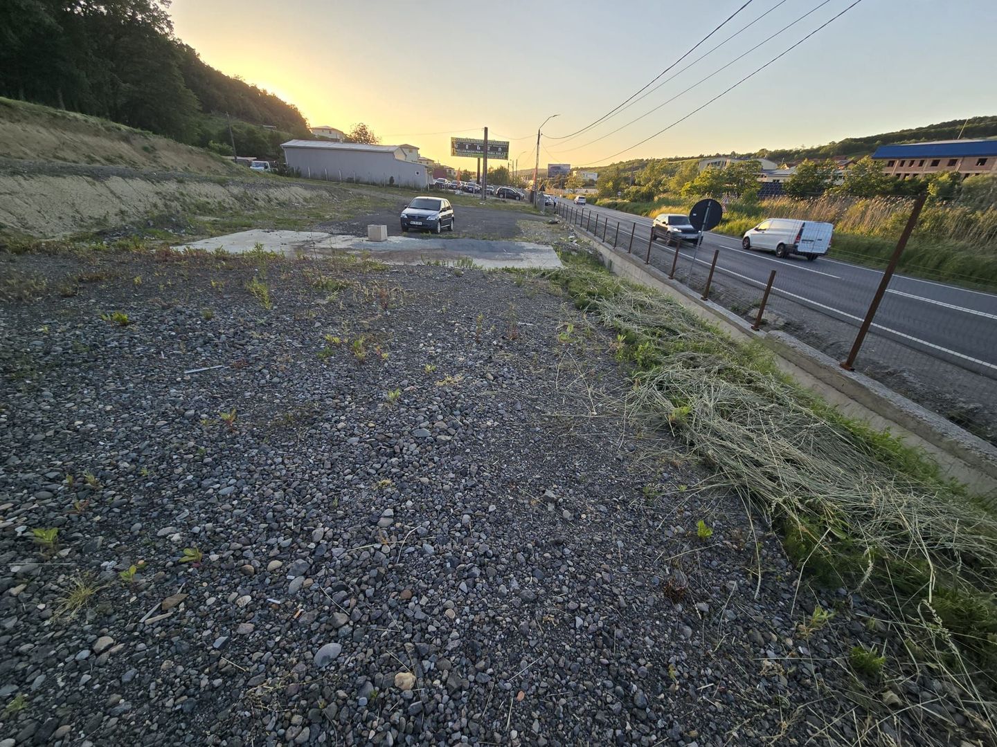 Teren 2500 mp cu deschidere de 65 m la E 60 - Poză 4