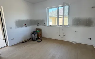 -Casa individuală -4 camere -2 băi - - Poză 11