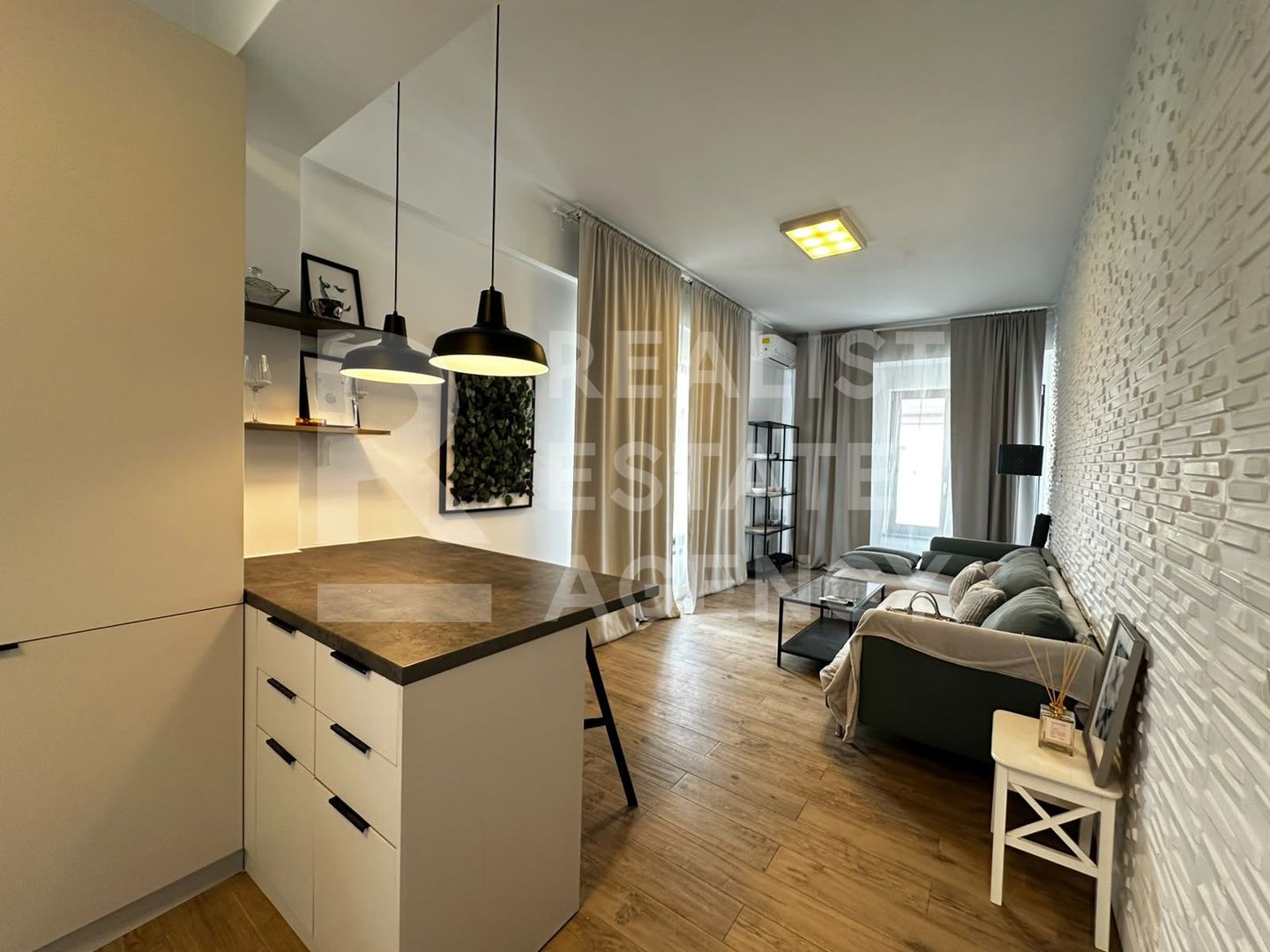 Închiriere, Penthouse cu 2 camere + loc de parcare - Poză 3