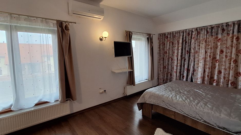 Casa individuala frumoasa si spatioasa in Giroc - Poză 31