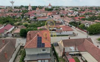 Casă cu garaj și panouri fotovoltaice în centrul orașului Salonta - Poză 19