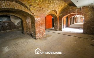 Spatiu 320 mp - 3 Euro / mp pentru restaurant, pub, jocuri societate - Poză 1