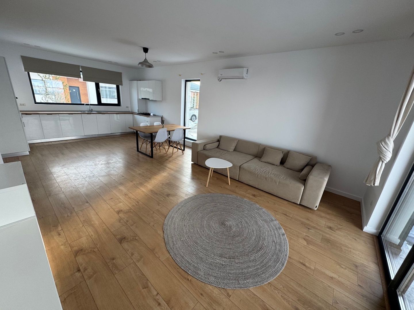 Casa pe parter Tunari, curte 330m, MOBILATE si UTILATE - Poză 2