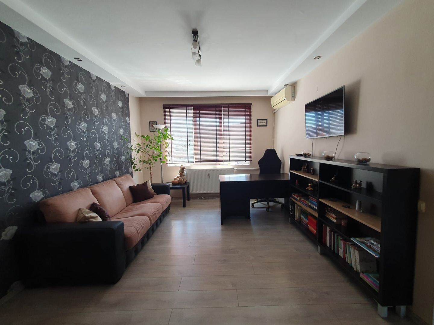De vanzare apartament 3 camere Dristor-Baba Novac - Poză 3