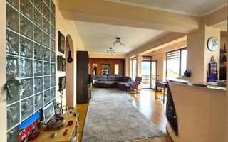 Tractoru, zonă liniștită de case, apartament spațios 3 camere cu garaj - Poză 4