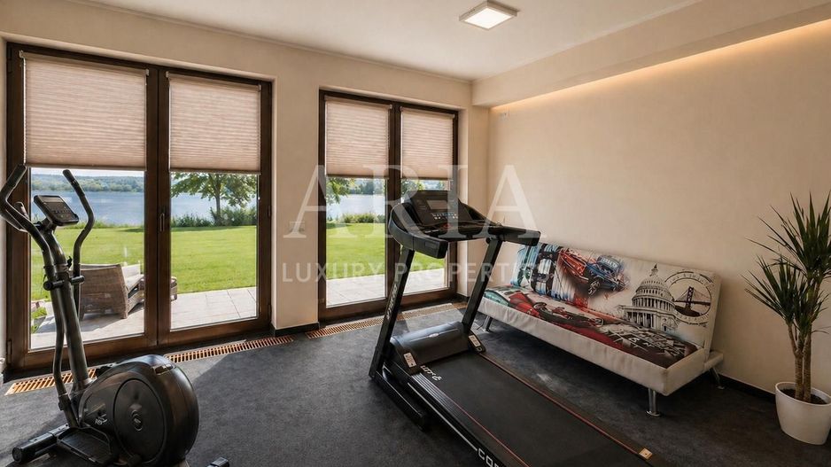 SNAGOV VILA | 36m DESCHIDERE LA LAC | PONTON 250mp | JACUZZI | SPA | BOWLING - Poză 15