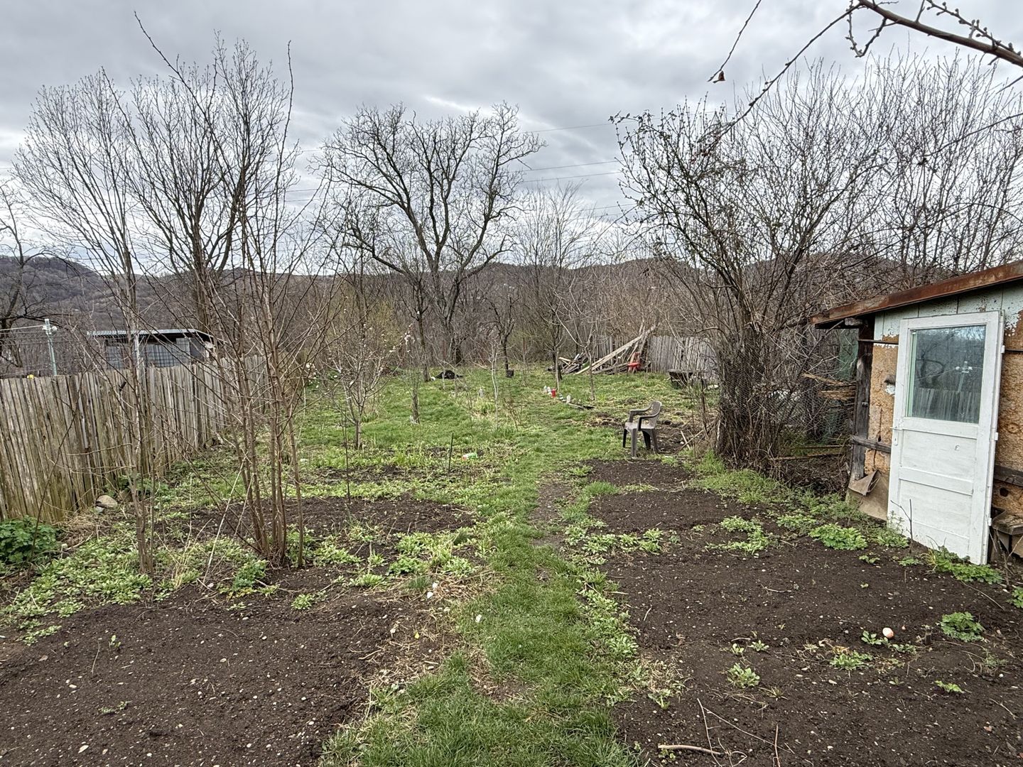 Casă corp C1 84mp + casă corp C2 51mp+garaj+ grădină și teren 889mp - Poză 21