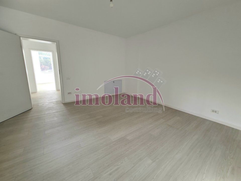 Apartament de vanzare in vila - 3 camere - central - Schiță 1