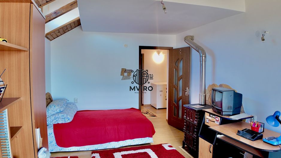 Casa de vanzare in Targoviste - 5 camere, 2 garaje, teren generos - Poză 17