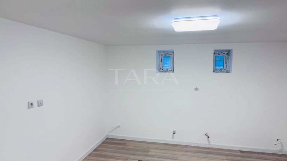 Casă renovată cu teren generos, la intrare în Ciurila. - Poză 5