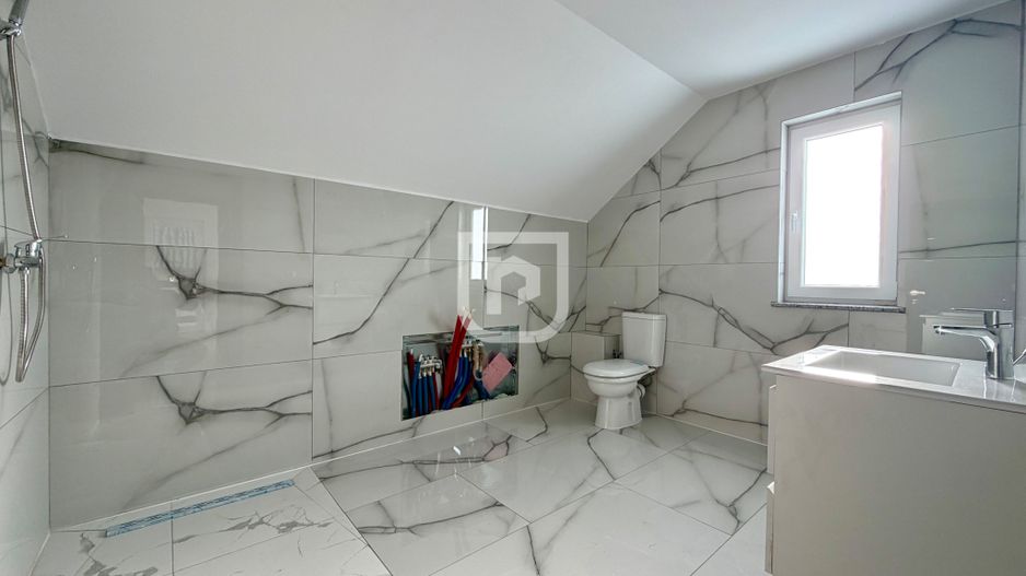 Casa noua Gura Humorului - 4 dormitoare, curte amenajata - Poză 11