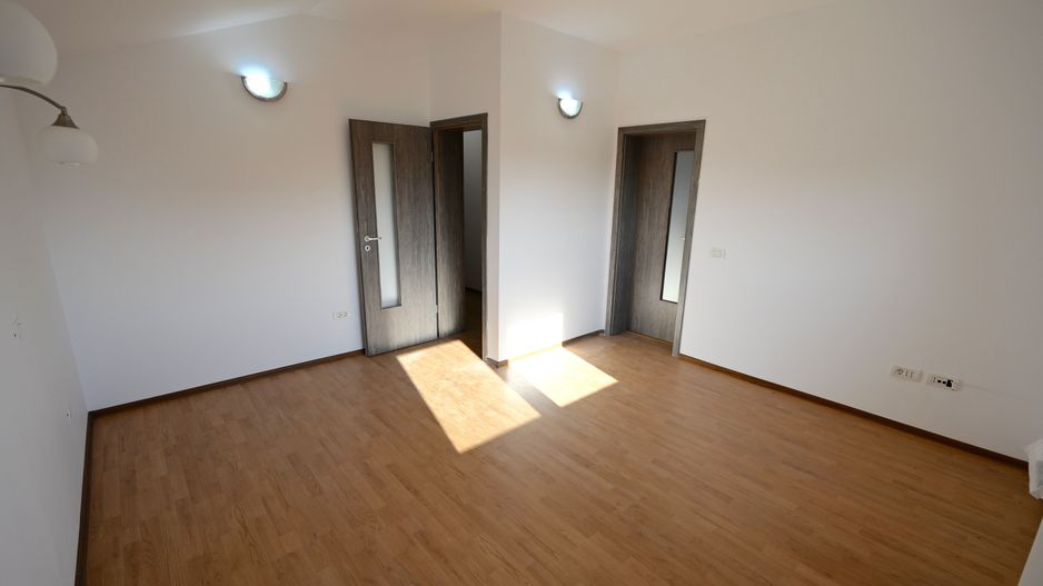 Casă / Vilă cu 4 camere de închiriat în zona Aradului - Poză 9