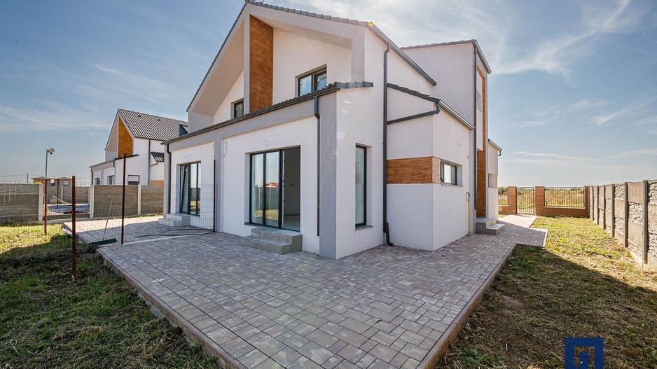 Duplex cu 4 camere si teren generos de 352 mp – Mosnita Noua - Poză 1