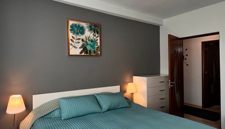Se vinde apartament 3 camere,etaj 1/Turnisor/Sos. Alba Iulia/Curte Int