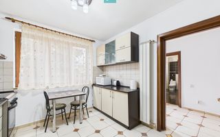 Casă spațioasă în Popești-Leordeni - Poză 11