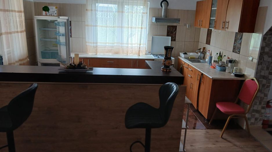 Inchiriez pentru cazare Vila cu 7 camere - Poză 3