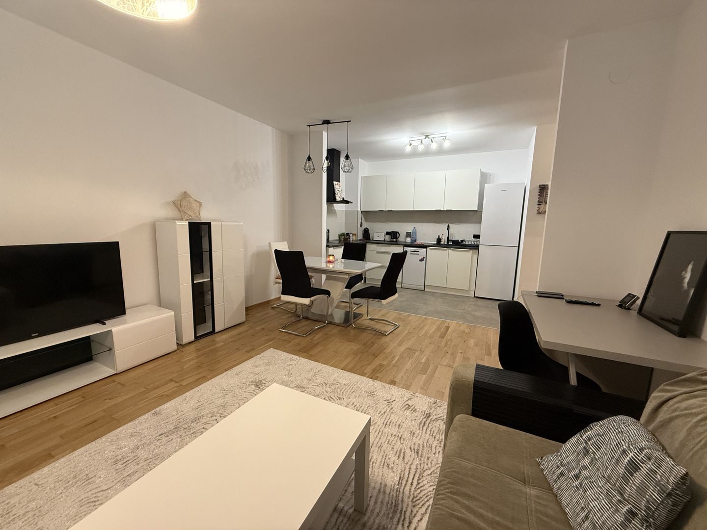 Apartament cu 2 camere de închiriat | Tampa Gardens, zona Racadau - Poză 4