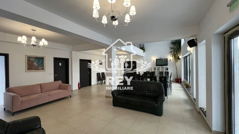 Vila / Hotel de vânzare în Păltiniș - Poză 14
