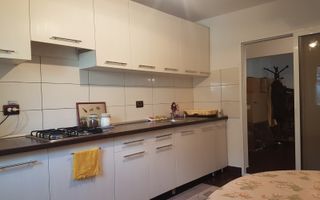 Apartament decomandat 3 camere-parcare-parter-Zona Imparatul Traian - Poză 2