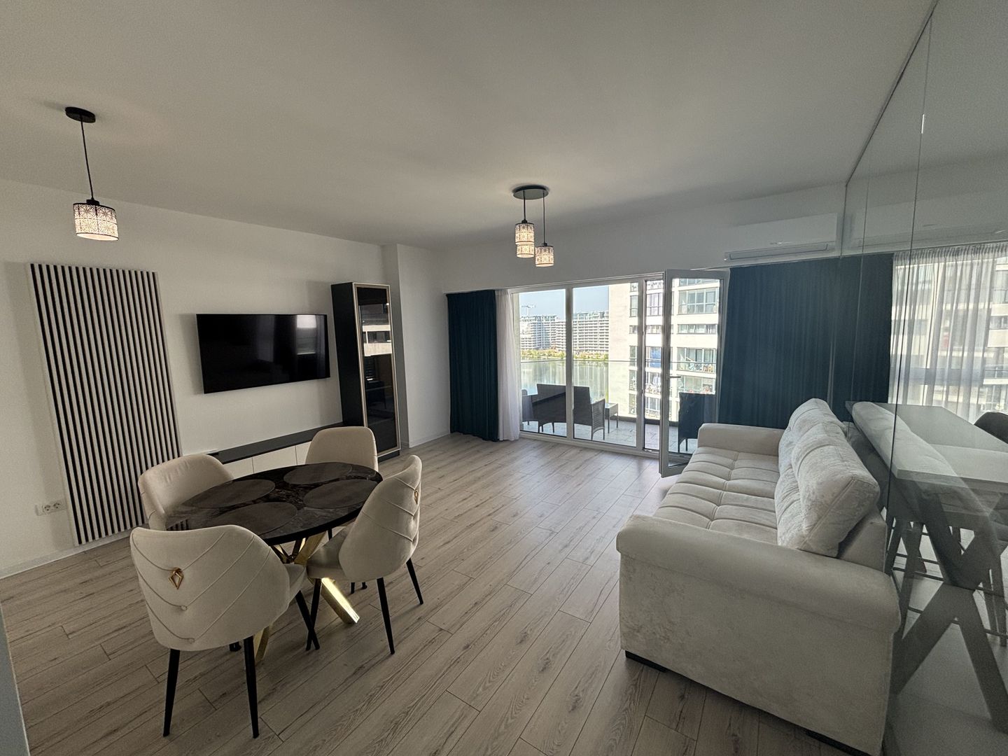 Chirie 2 Camere GranVia Lake View - Terasă cu vedere la Lac - Poză 4