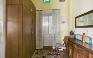 Casă cu 3 camere pentru investiții în Grădiște - Poză 8