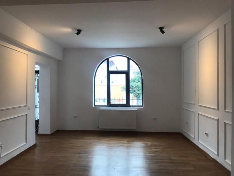 Vilă individuală de închiriat 250 mp, Kiseleff, 10 camere, 4 băi, curte proprie, - Poză 1