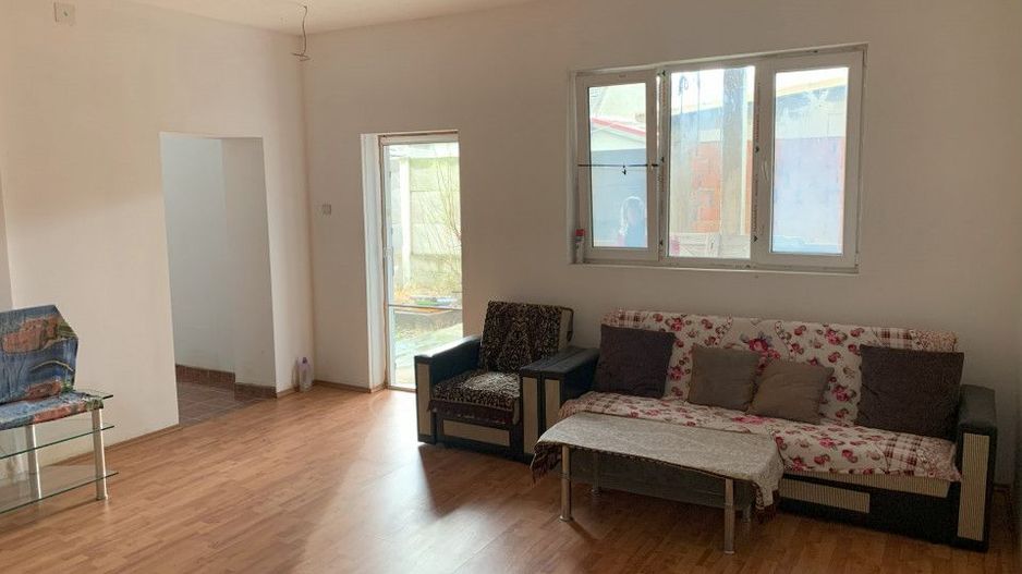  Casa cu teren generos de 1084 mp in centrul comunei Pischia, strada principala - Poză 12