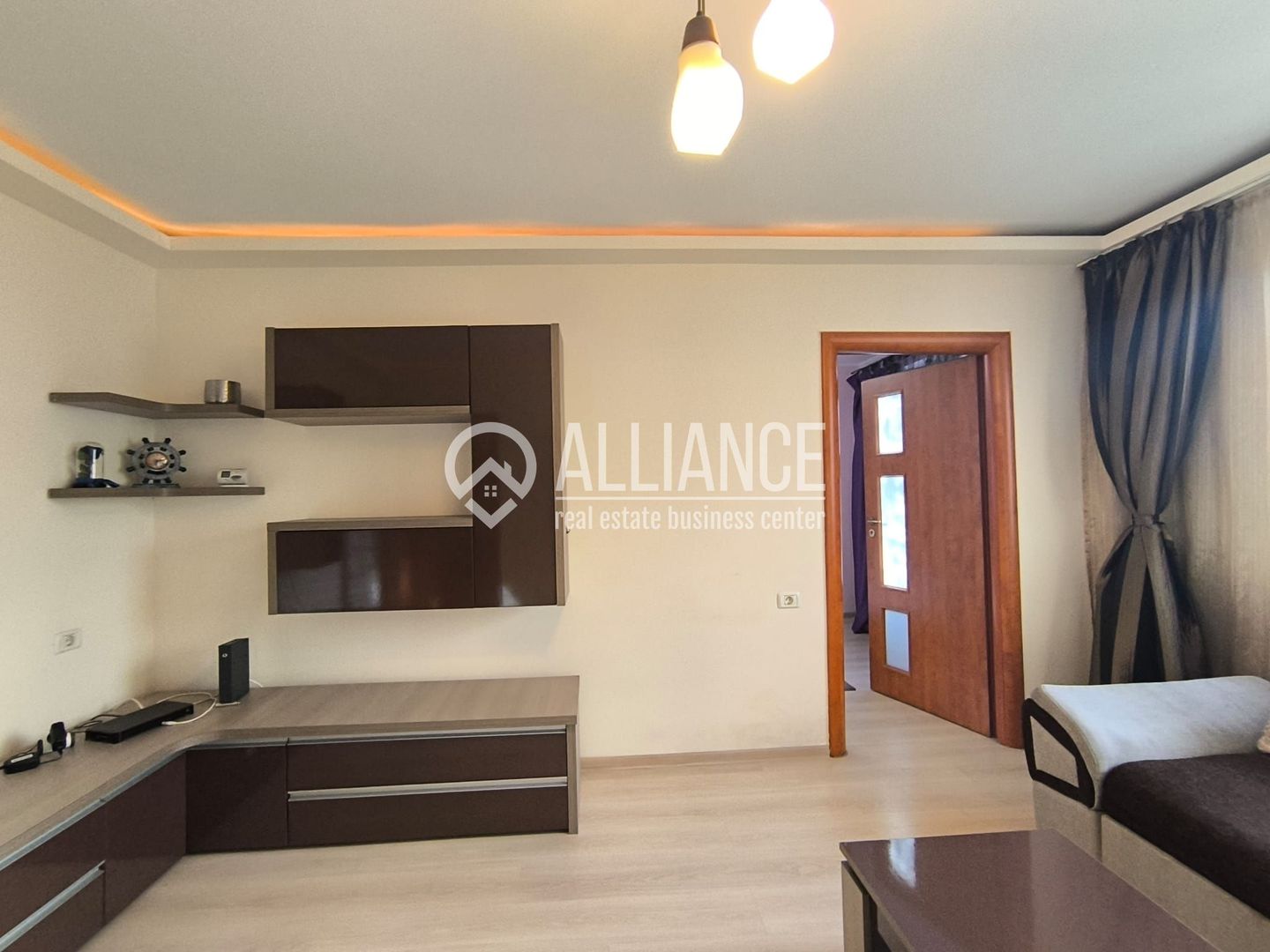 CENTRU COLONADELOR(cod03) - 2 Camere luminoase ! - Poză 2