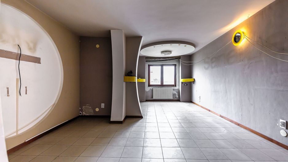 Imobil spațiu comercial și 11 apartamente - Poză 20