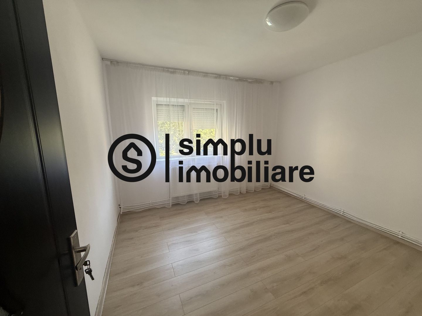 2 decomandate, centrala, etaj 1/4 - 1 Mai - Poză 2