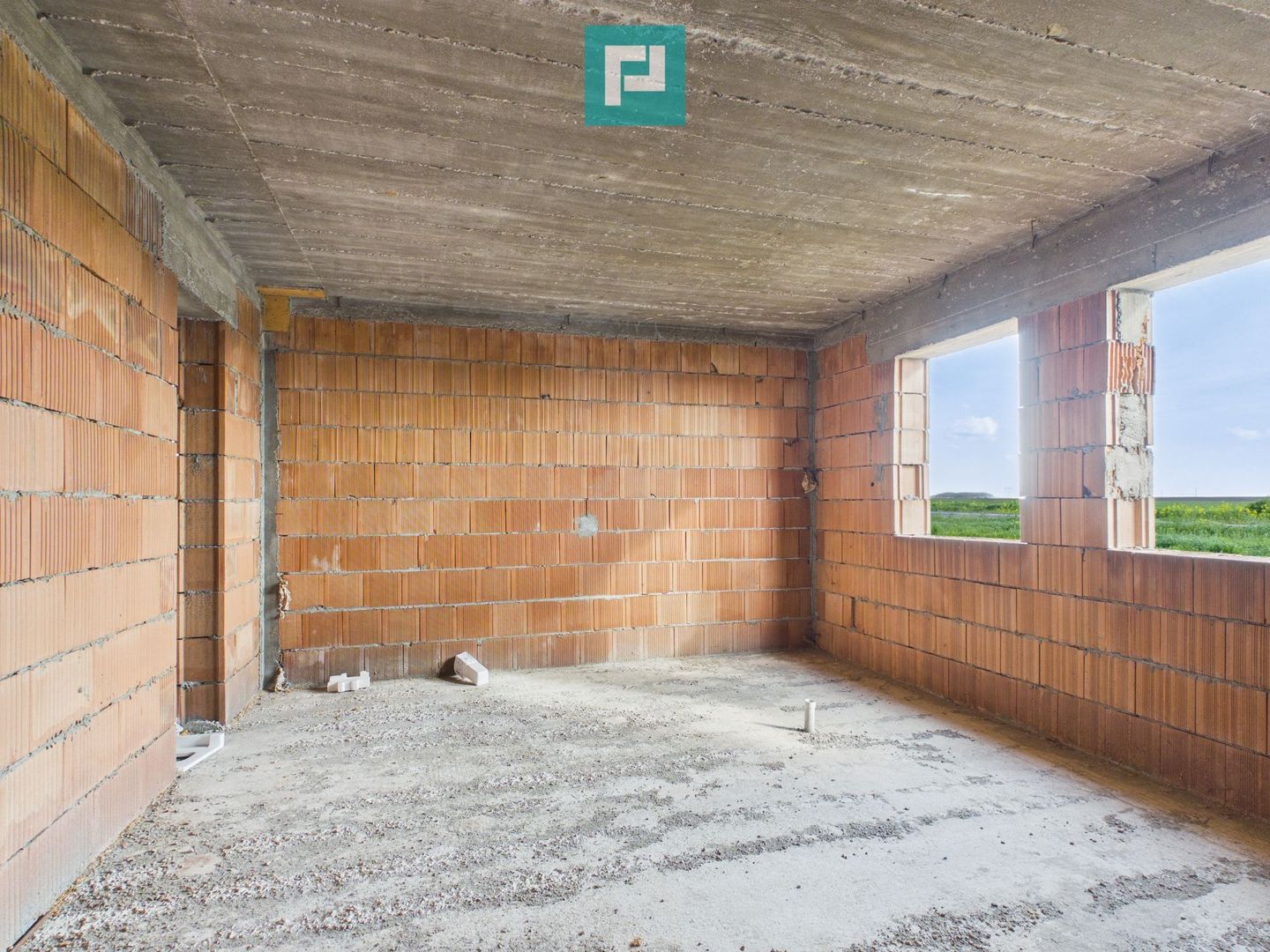 Casă la roșu cu  6 camere,  teren 500 mp în Aluniș - Poză 3