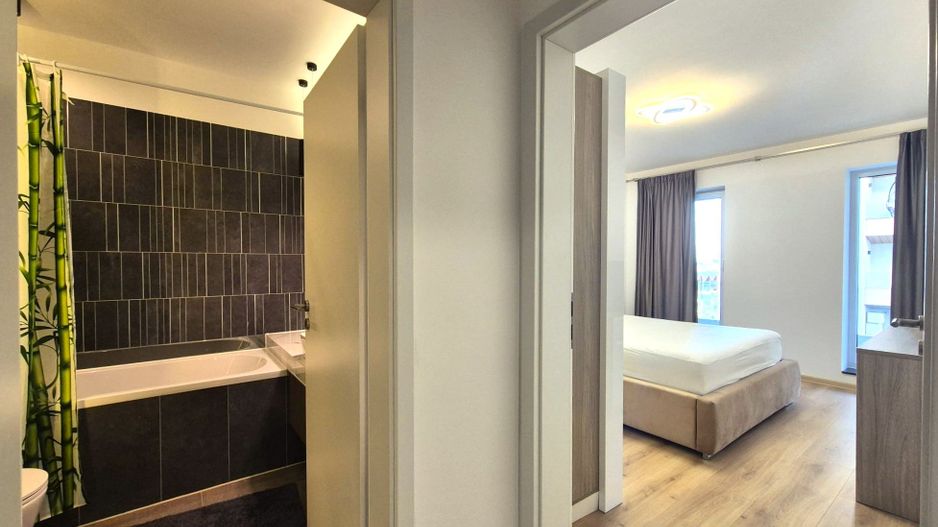 Zona Coresi, str. 13 Decembrie, apartament spațios, bloc nou, loc parcare - Poză 14