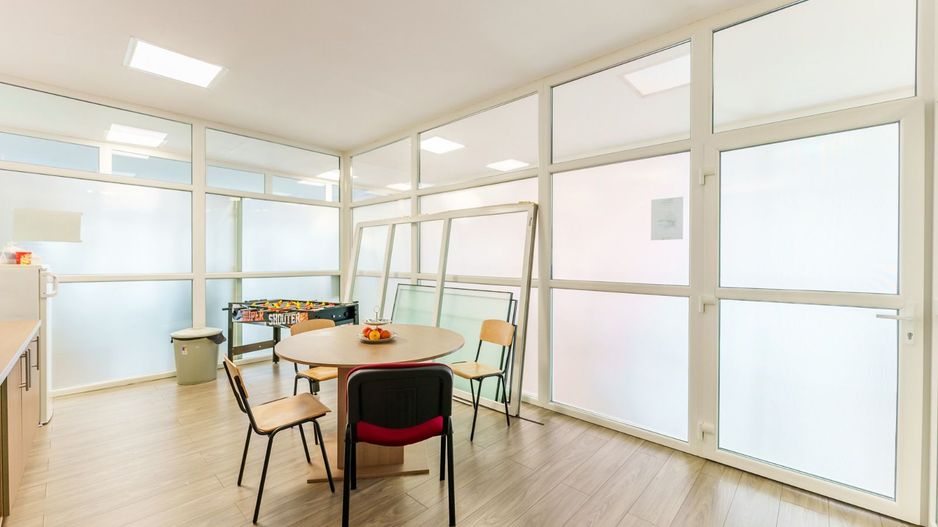 Parcare tiruri și spațiu de birouri - Poză 5