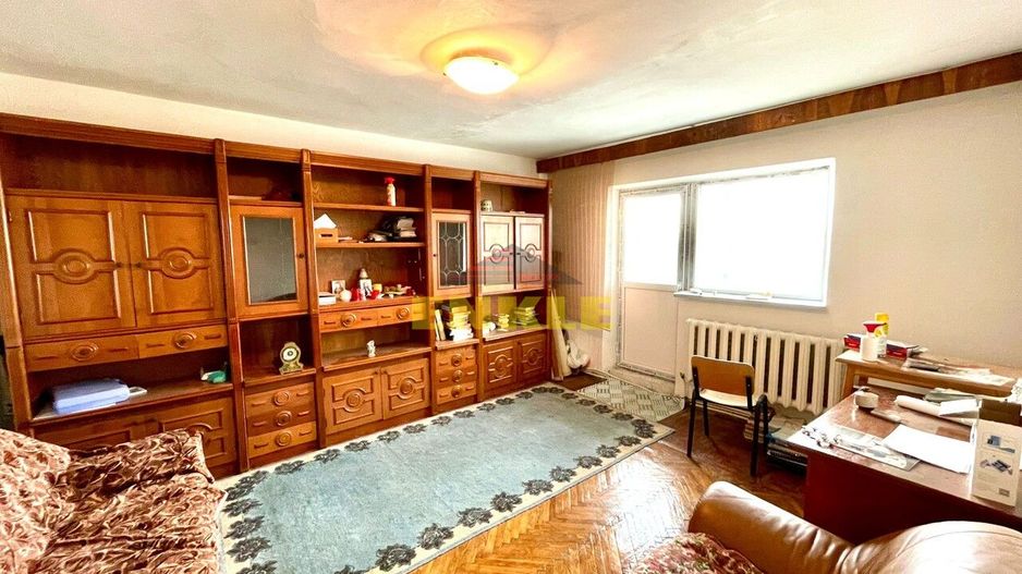 De vânzare apartament cu 3 camere decomandat, zona Capăt 1 - Poză 1