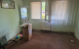 Vand apartament 2 camere zona Trandafiru - Poză 2
