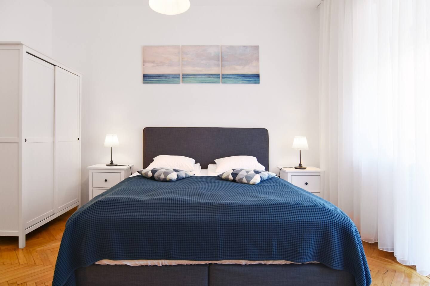 Studio superb (Garsonieră) Cismigiu, Blocul Florentin, centrală, balcon. - Poză 2