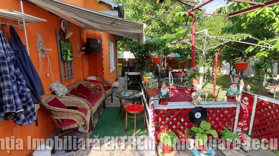 Casă de cărămidă, cu 4 camere, 417mp teren, lăngă Gara de Sud, Tecuci - Poză 1