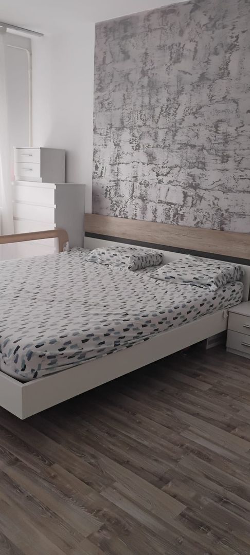 Apartament cu trei camere, zona Straduintei, 95.000€ negociabil - Poză 1