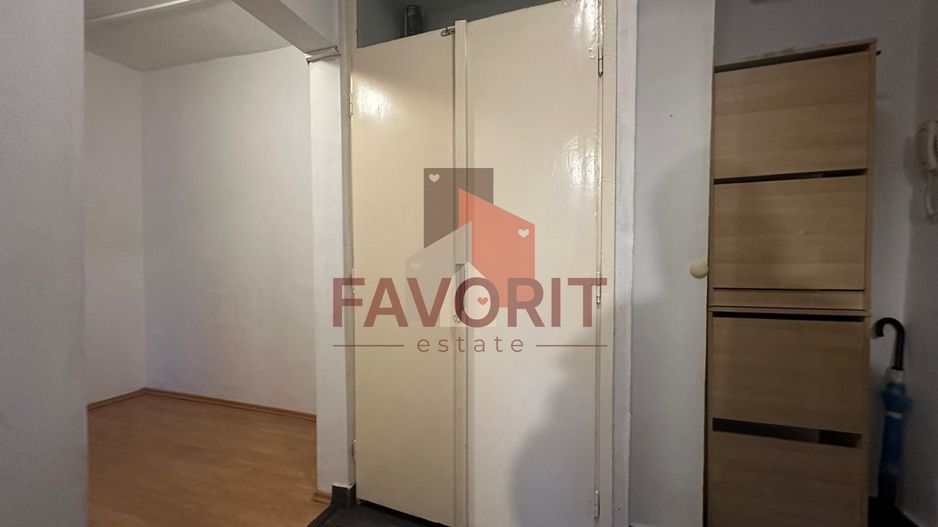 3 camere | zona excelenta | izolat interior | etaj intermediar | - Poză 12