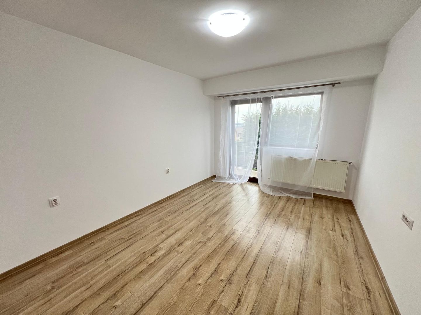 Casa cu 7 camere | 3 balcoane | Garaj | 220 mp + 80 mp curte | Cartier Panorama - Poză 11