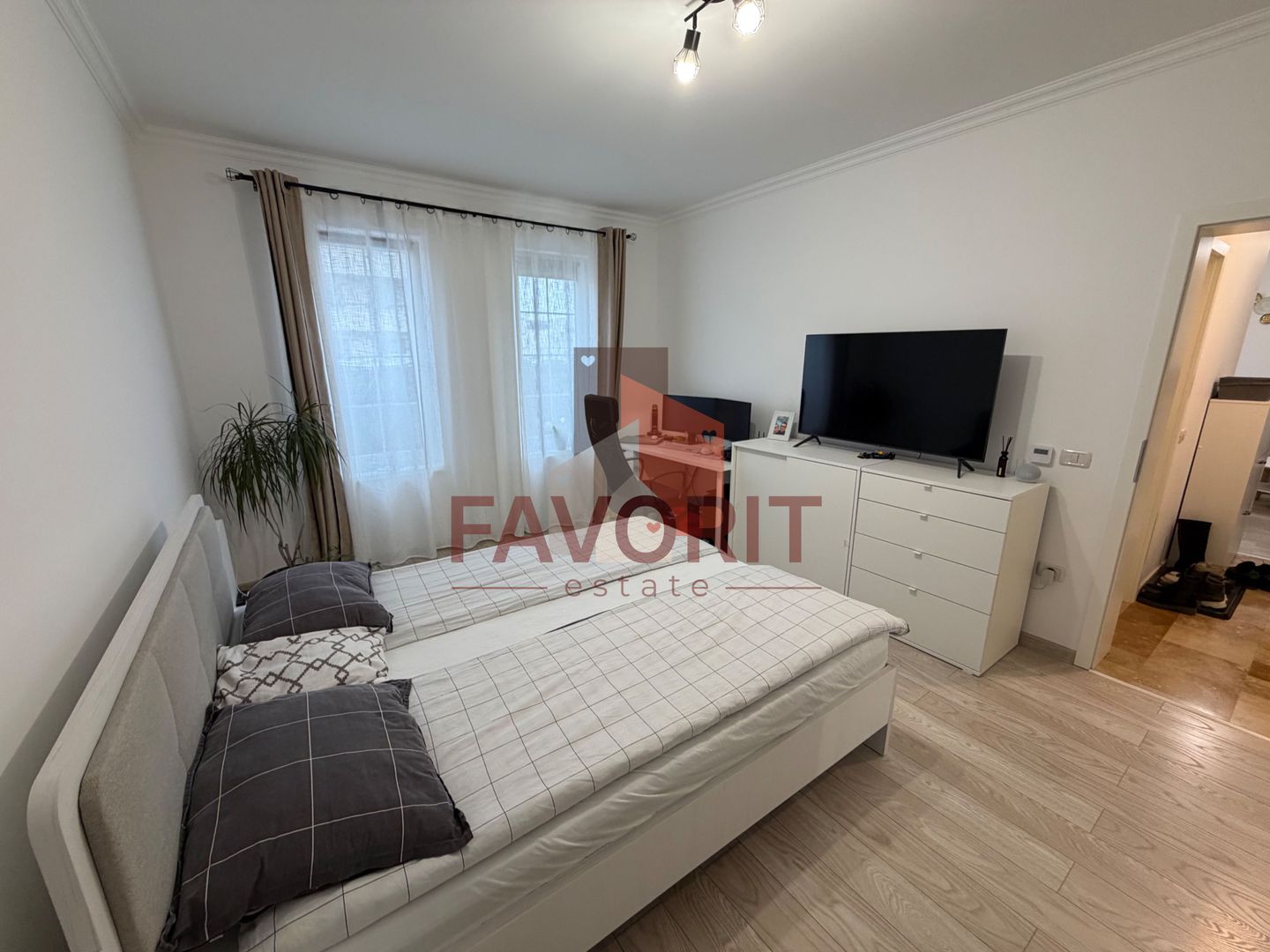 Disponibil imediat. Mobilat si utilat. Gradina proprie 29 mp - Poză 11