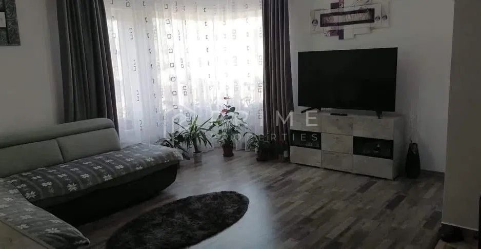 Chirie 2 camere, decomandat, etaj 1, loc de parcare inclus- Unirii - Poză 1