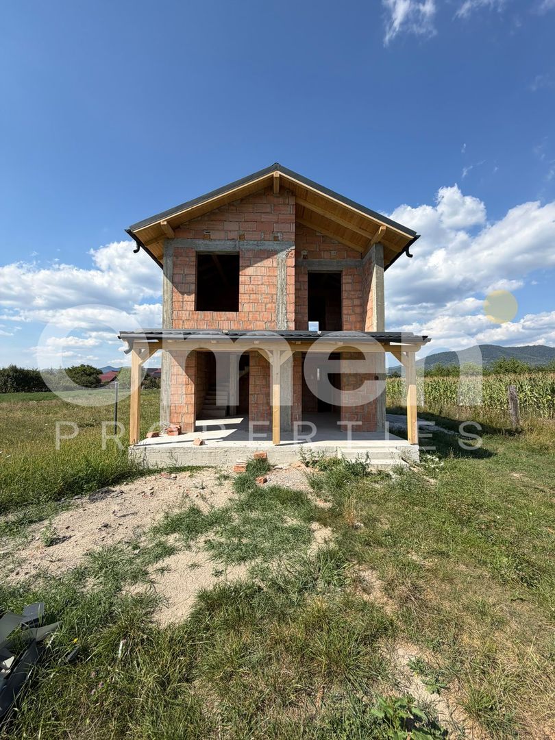 Casa la rosu de vanzare | 120 mp | 5 ari de teren | sat Sasar - Poză 1