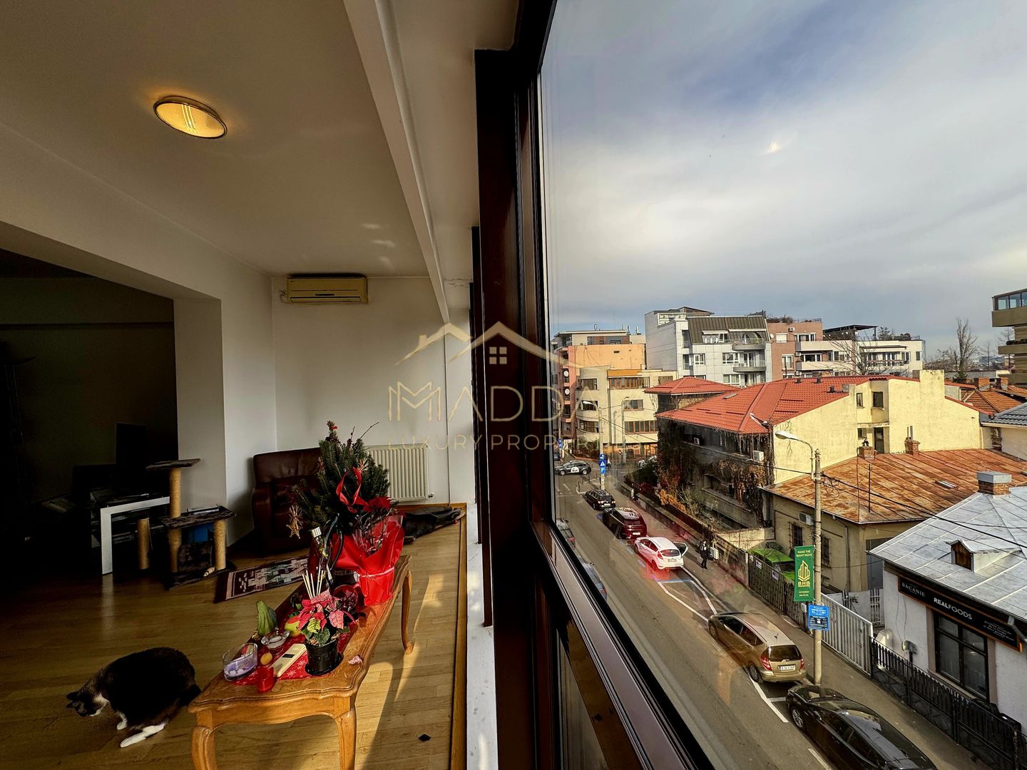 Apartament Elegant de Închiriat – 5 Camere/ 3 Băi, *Arcul de Triumf* - Poză 10