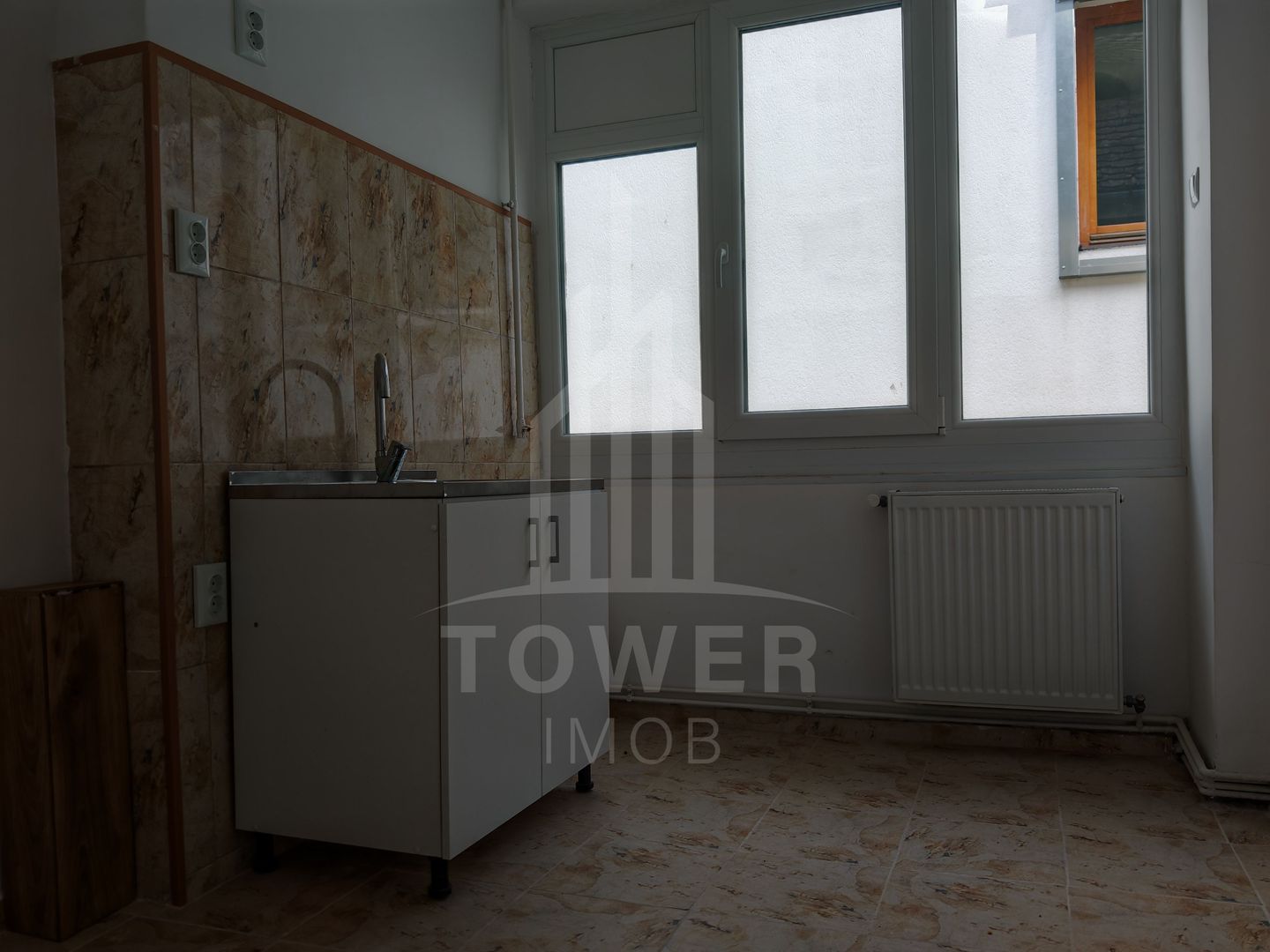 De închiriat apartament 3 camere  etajul 1 zonă ultracentrală. - Poză 6