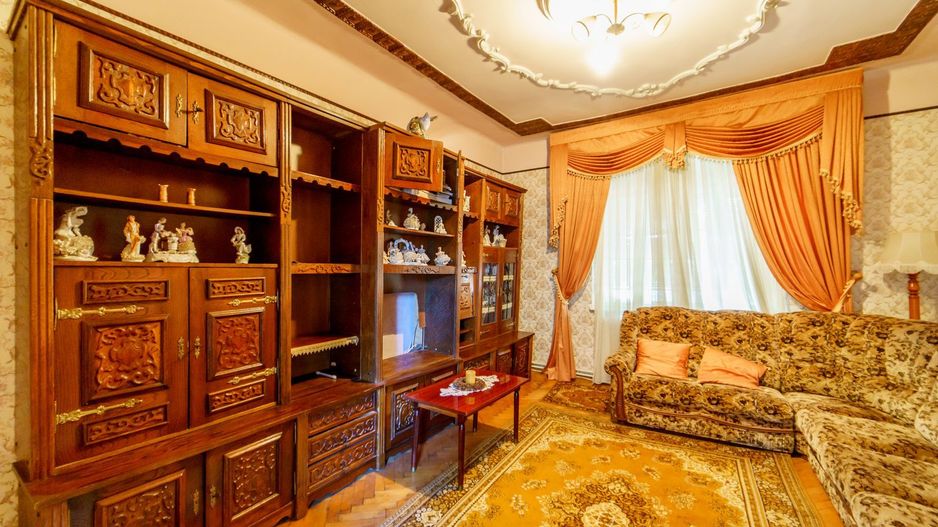 Casă cu teren 1674 mp - Poză 2